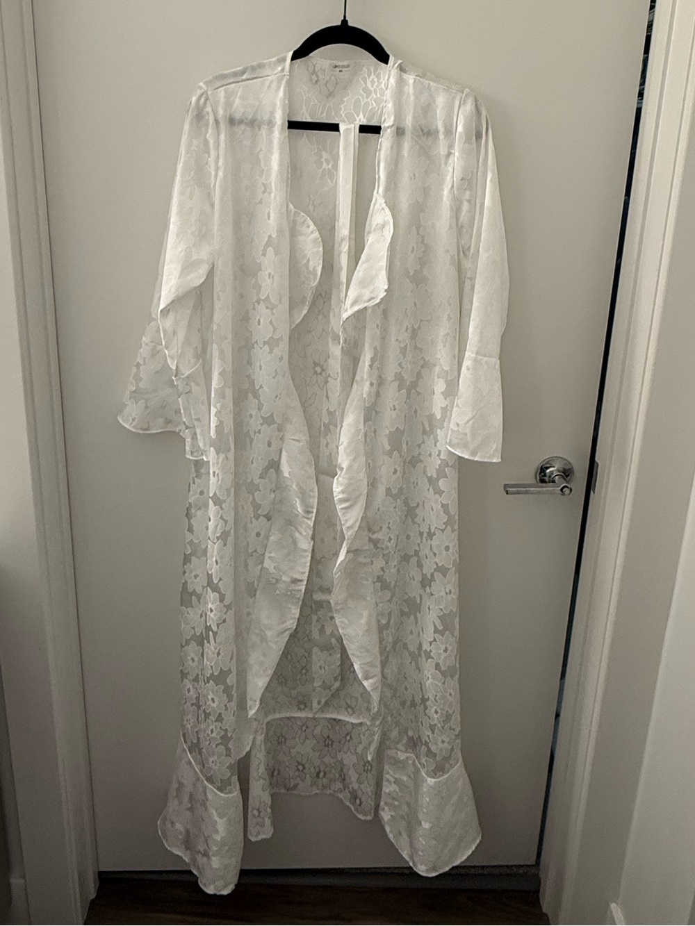 Waverles Faye Bridal Robe - Picture 2 of 4
